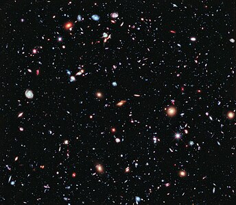 XDF ikuspegia (2012): argi bakoitza galaxia bat da, eta horietako batzuek 13.200 milioi urte arteko antzinatasuna dute; unibertso behagarriak 200.000 eta 2.000 milioi galaxia artean dituela kalkulatzen da.