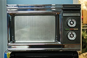 микроволновая печь "Radarange" (Amana) 1971 года, первая доступная по цене микроволновая печь