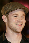 Aaron Ashmore jwe Jimmy Olsen