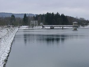 Breitenbachtalsperre mit Entnahmeturm