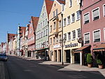 Reichsstraße mit Wagenknechthaus (rot, 5. von rechts)