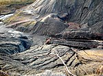 Terril de Saint Antoine démantelé en vue de récupérer le charbon et abandonné à son sort après la faillite de l'entreprise qui effectuait les travaux.