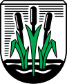 Das Wappen der Stadt Kolbermoor in Bayern zeigt drei Rohrkolben im Moor stehend samt der Andeutung des Flusses Mangfall. Das Wappen weist auf die Geschichte und die Bedeutung des Moors für den Ort hin. Auch der Ortsname bezieht sich direkt auf die Rohrkolben.