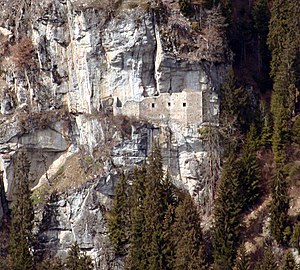 Burg Chropfestei, vo Obersaxe us gseh