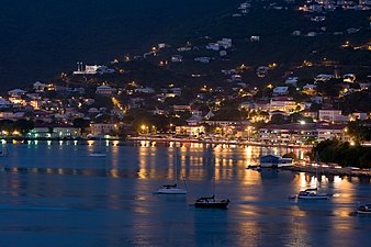 Porto de Santo Tomé na noite