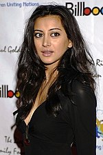 Noureen DeWulf dans le rôle de Margo.