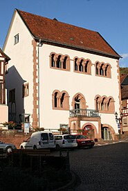 Romanisches Haus in der neuromanischen Fassung