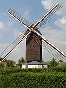 Moulin à vent, dans la commune.