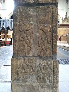 Panneau Civ (face sud, panneau le plus bas) de la croix de pierre de Parish church à Leeds, Xe siècle, représentant Wayland (dessous) tenant Beaduhild / Bǫðvildr au-dessus de sa tête, à angle droit...