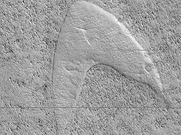 看上去像“星际迷航”中星际舰队标志的沙丘[49][50]。