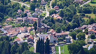 L'église au cœur du village.