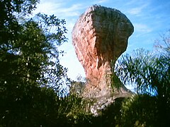 Felsen, genannt „A Taça“ („die Tasse“) in Vila Velha (Parque Estadual de Vila Velha)