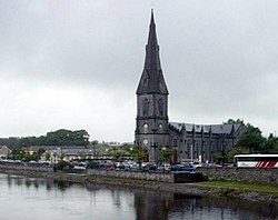 St. Muredach’s Cathedral am Ufer des River Moy