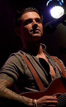 Carrabba performing in 2015