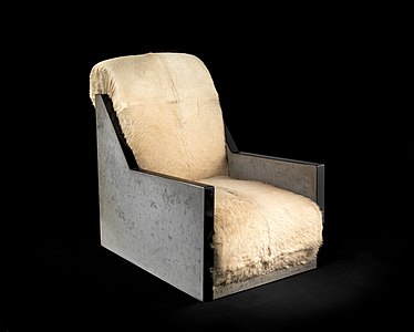 Jean Dunand, Easy chair of lacquered wood and goatskin (1927-1928) (Metropolitan Museum).