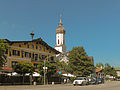 kerk (die Sankt Martin Kirche) in straatzicht