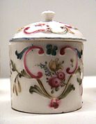 Porcelaine tendre vers 1750