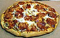 Una pizza americana (peperoni pizza)