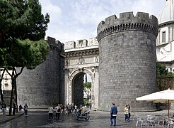 La Porta Capuana en Nápoles