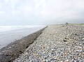 Le cordon de galets de la Baie d'Audierne entre l'étang de Nérizellec et le Palud Trébanec, au sud-est de Penhors