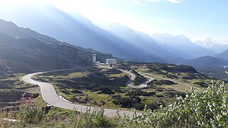 Udluftningstårn til tunnel under passet