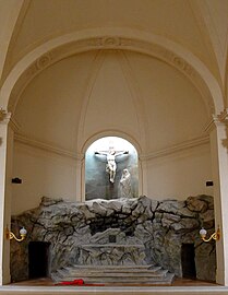 El altar con el Cristo crucificado de Michel Anguier.