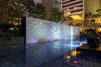2017年「光·影·香港夜」活動，水池展示伍韶勁作品「關於海的歌」