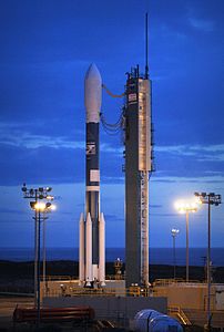 O foguete Delta II que lançou o CloudSat e o CALIPSO na torre de lançamento SLC-2W da VAFB