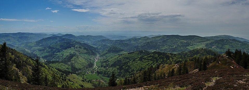 Blick vom Belchen in südliche Richtung ins Kleine Wiesental