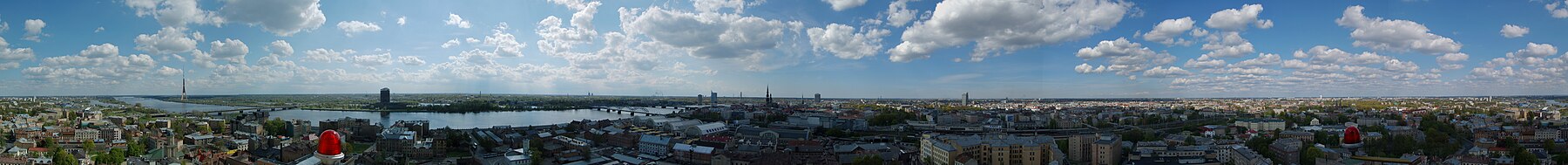 Vista de Riga desde a Academia de Ciencias de Letonia.