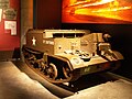 Um tanque lança-chamas de vespa em exposto no Canadian War Museum