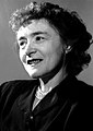 جرتي كوري أول امرأة تنال جائزة نوبل في الطب (يهودية سابقًا).[280]