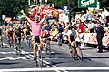 Laurent Fignon ylittää maaliviivan maglia rosa yllään vuonna 1989.