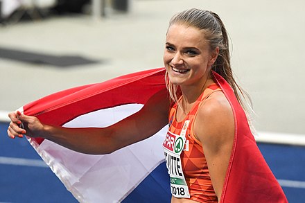 Lisanne de Witte with a Dutch flag over her shoulders