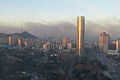 Blick vom Kempinski Hotel über den Laodong Park, links im Bild der Dalian Fernsehturm