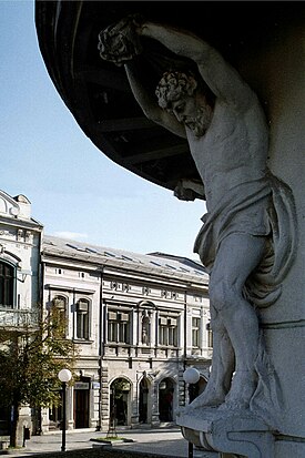 Uma estátua no centro de Kragujevac