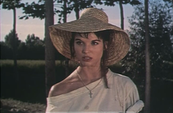 Elsa Martinelli en 1956, en haut dans Donatella et en bas dans La Fille de la rizière.