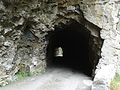 Tunnel à l'entrée de la vallée de la Gaster (en allemand de Suisse : « Gasterntal (de) » ou « Gasteretal »), en amont de Kandersteg, Suisse.