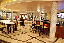 Bar en el  Celebrity Equinox