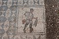 Romersk mosaikk av ein mann i tunika. Frå Conimbriga i Portugal.