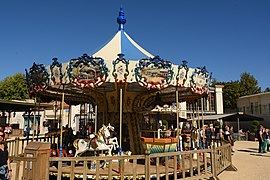 Carrousel du bourg 1900 au Puy du Fou.