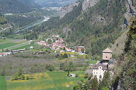 Rothenbrunnen und Schloss Ortenstein