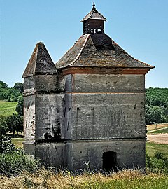 Pigeonnier du XVIIIe siècle à Pouchot