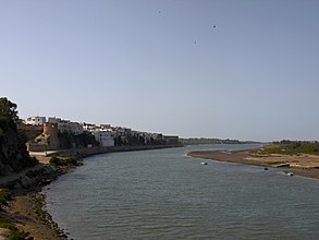 Östlicher Rand der Altstadt. Von der Flussbrücke nach Norden Richtung Meer