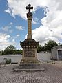 Croix commémorative au cimetière.