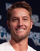 Justin Hartley jwe kòm Kevin Pearson.