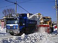 小型ロータリー車とダンプカーによる運搬排雪