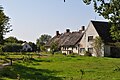 Görmitz – rechts Ruine Ferienanlage, hinten Bauernhof