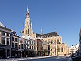 Torre de la iglesia (la Grote o la Onze Lieve Vrouwerkerk)