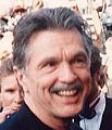 Tom Skerritt (Dr John « Doc » Fury)